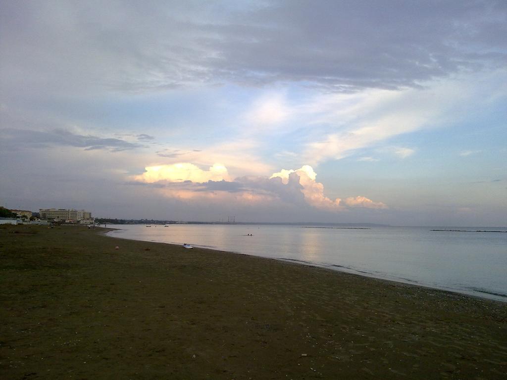Kermia Beach Apartment Larnaca Cameră foto