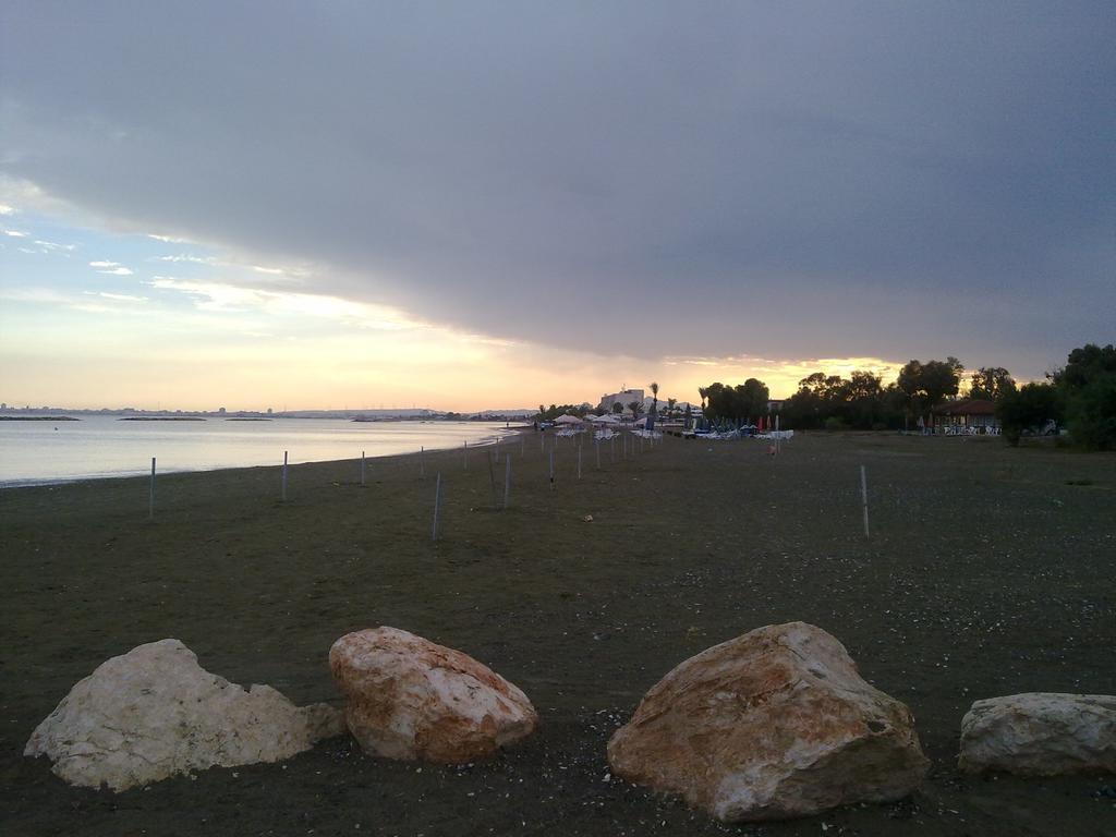 Kermia Beach Apartment Larnaca Cameră foto