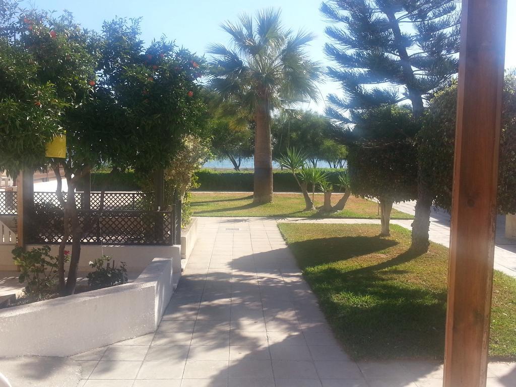 Kermia Beach Apartment Larnaca Cameră foto