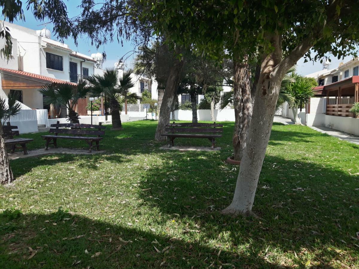 Kermia Beach Apartment Larnaca Exterior foto
